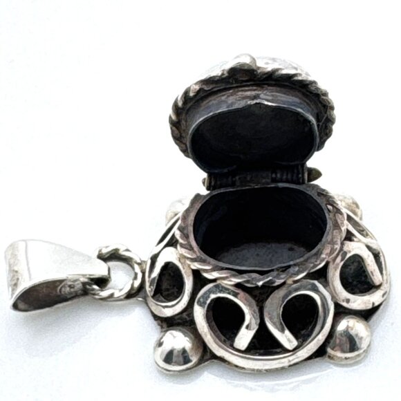 Onyx Sterling Silver Locket Poison Box Pendant .925 Vintage Mexico 6 Grams - Picture 6 of 10